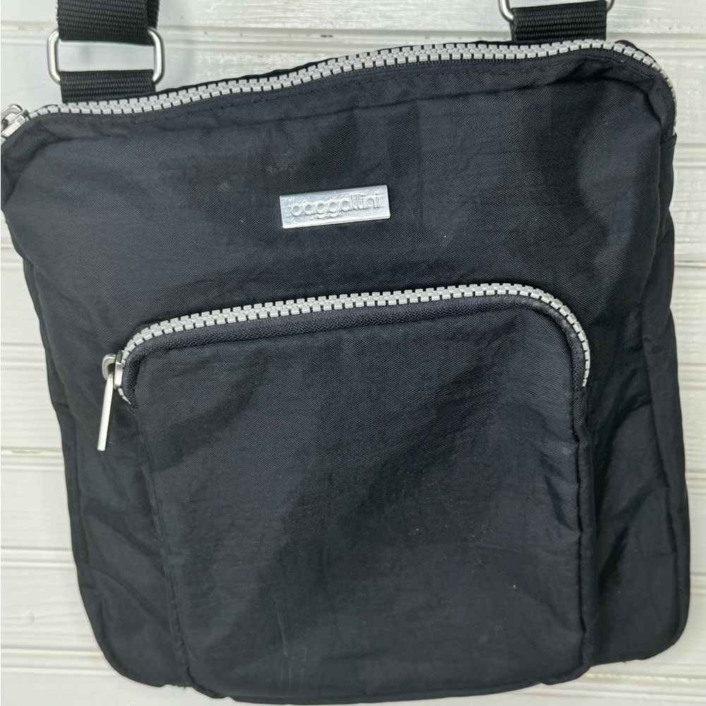 Like New! Baggallini Crossbody Black Purse 9.5”x10”